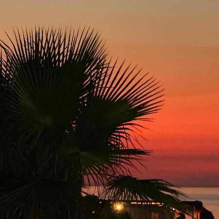 Saint Tropez Durres Hotel Bisht Kamez Bagian luar foto