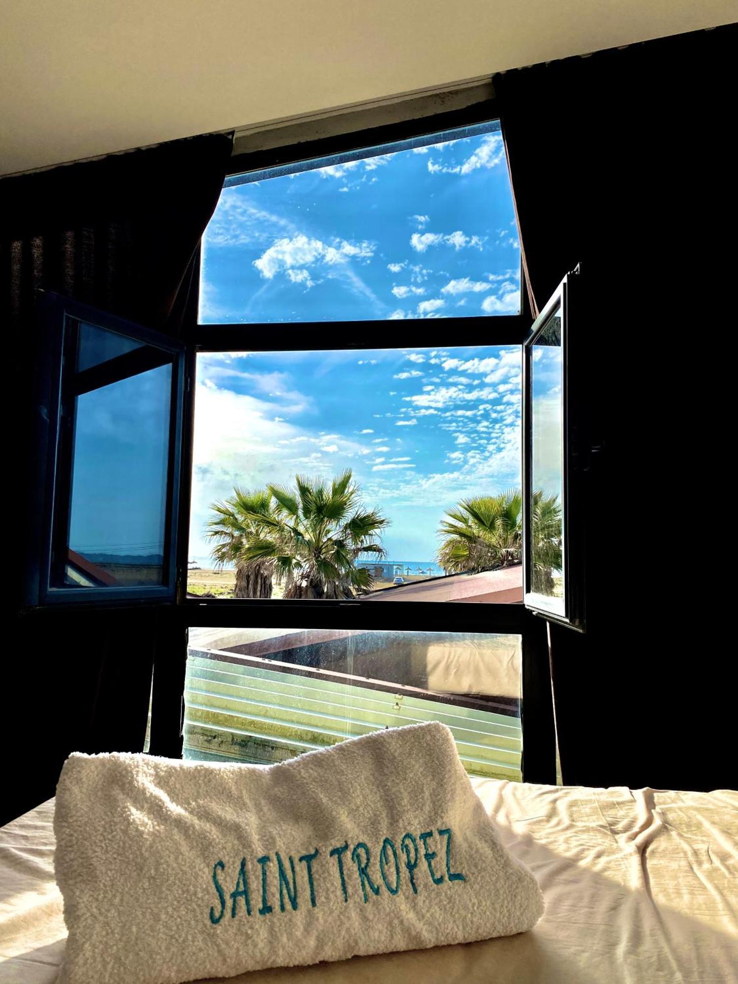Saint Tropez Durres Hotel Bisht Kamez Bagian luar foto