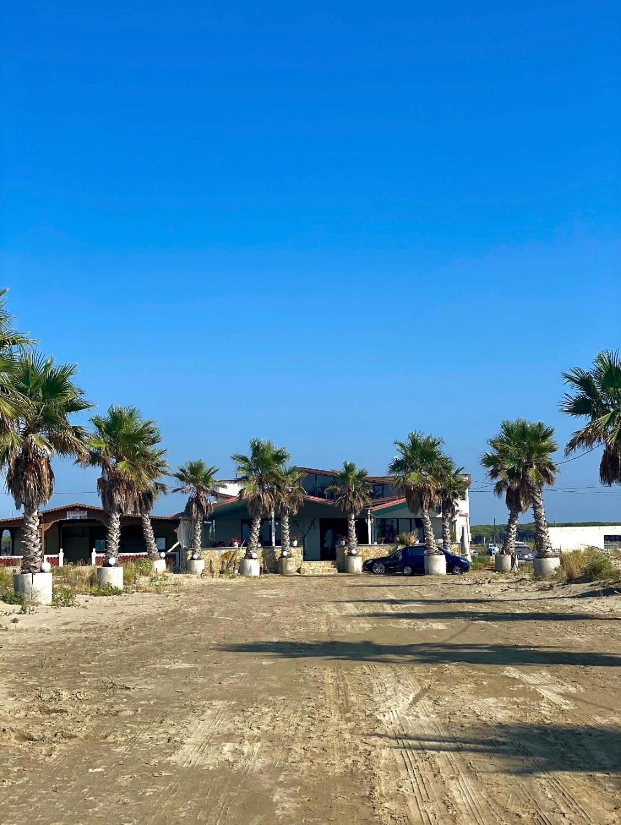 Saint Tropez Durres Hotel Bisht Kamez Bagian luar foto