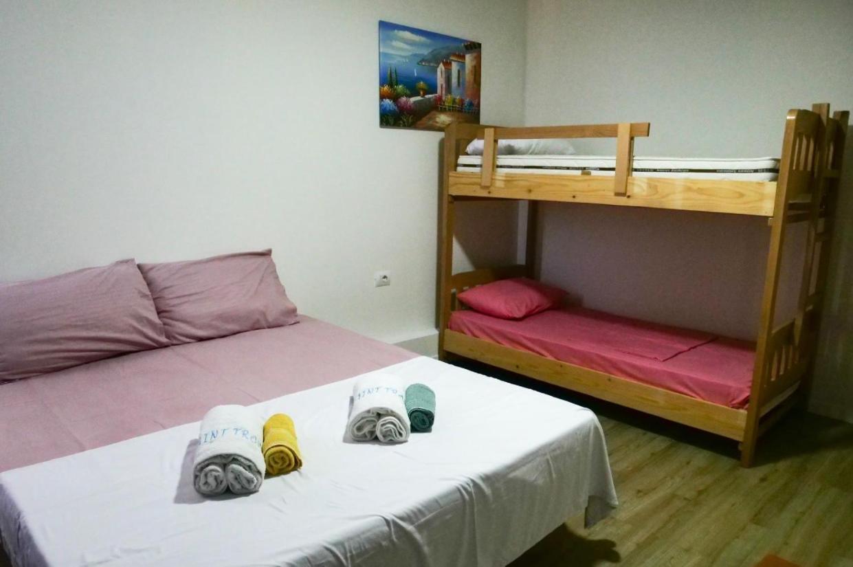 Saint Tropez Durres Hotel Bisht Kamez Bagian luar foto