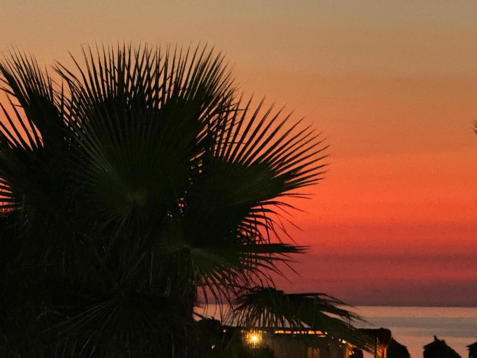 Saint Tropez Durres Hotel Bisht Kamez Bagian luar foto