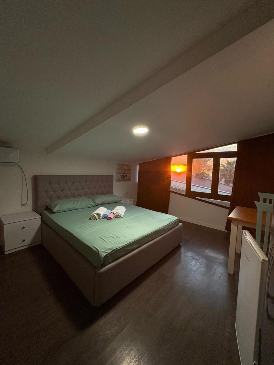 Saint Tropez Durres Hotel Bisht Kamez Bagian luar foto