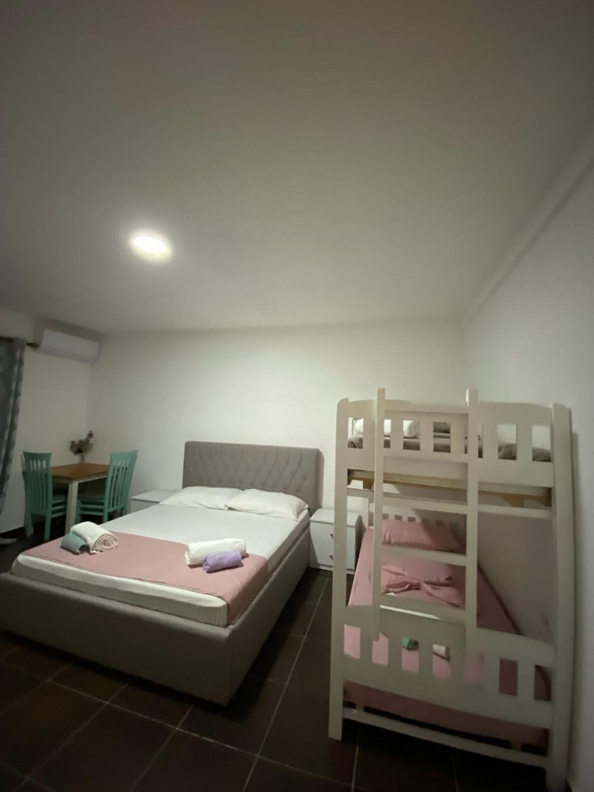 Saint Tropez Durres Hotel Bisht Kamez Bagian luar foto